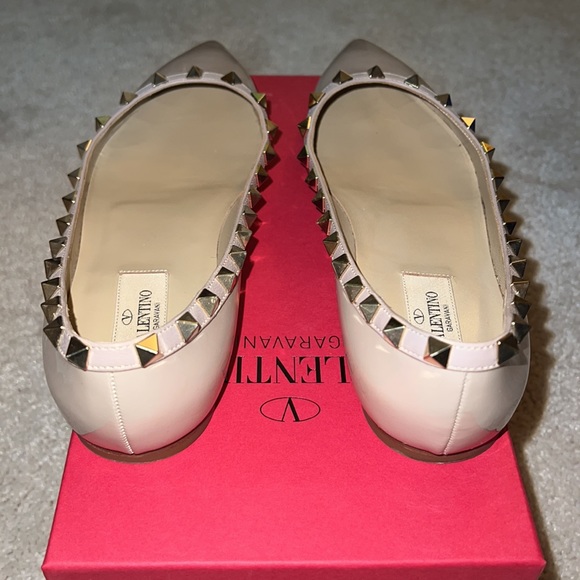 Valentino Garavani Rockstud NUDE Patent Leather Ballet Flats size 37 1/2 . - Picture 7 of 10